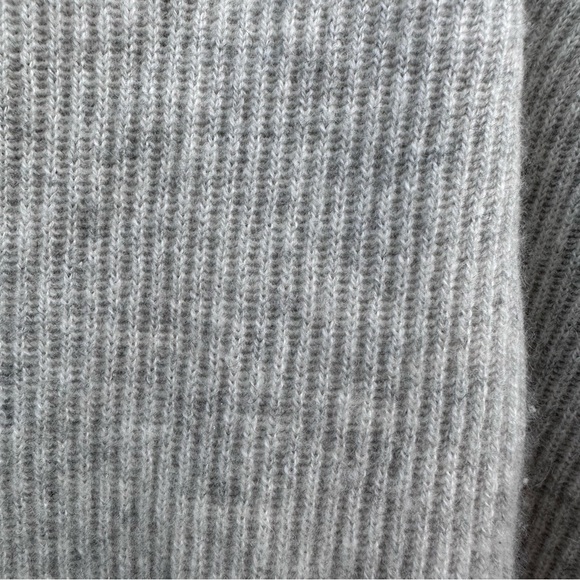 Ann Taylor 100% Cashmere Cold Shoulder Wide Sleeve Sweater Sz M - Picture 11 of 15